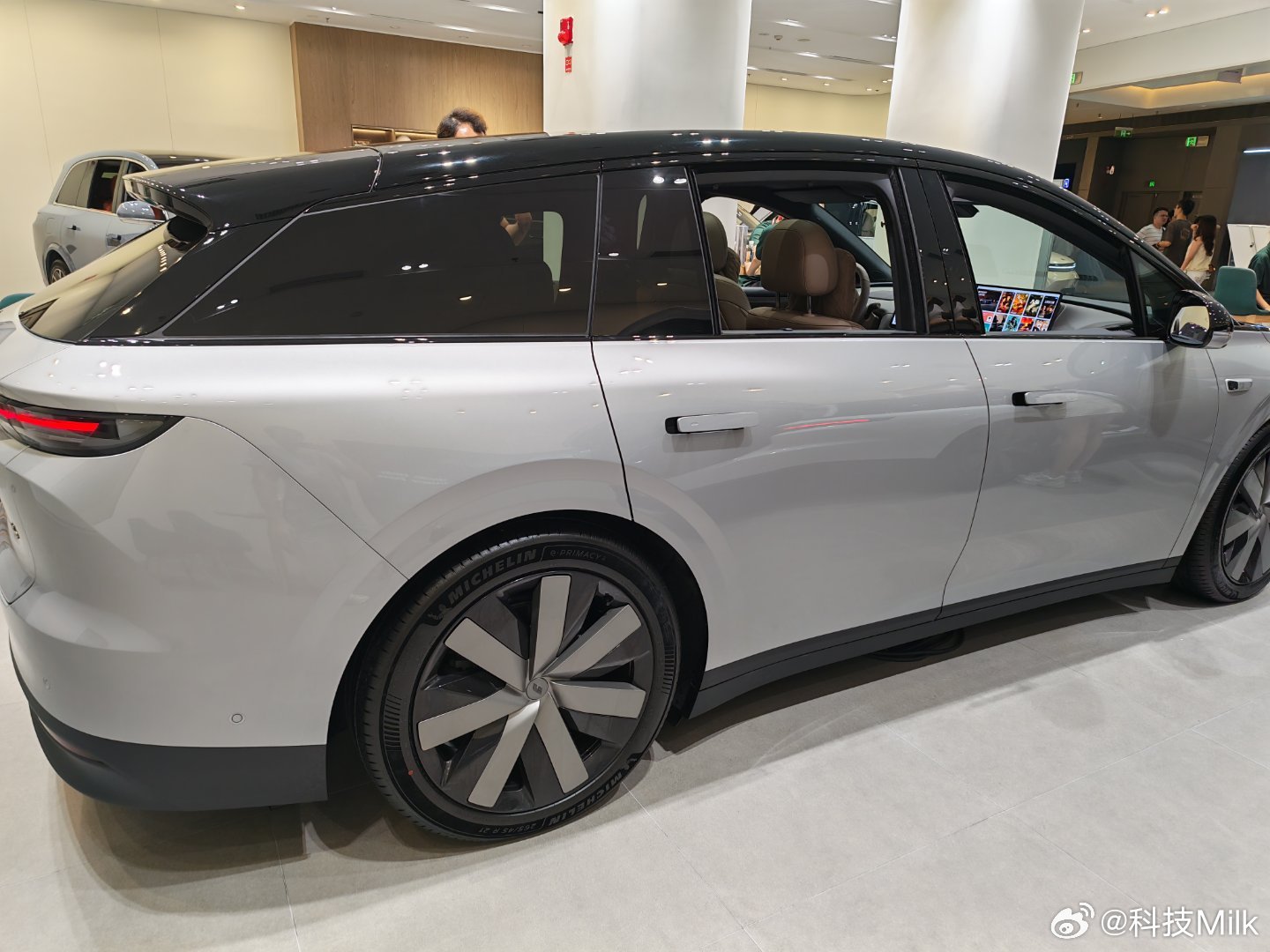 理想i6新车体验获赞，易烊千玺代言受认可