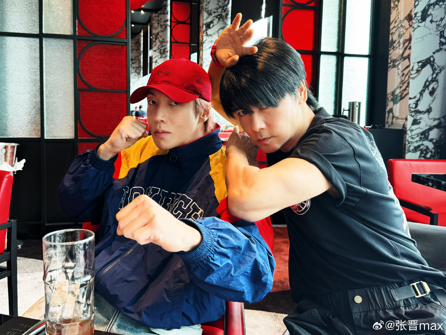 张晋高瀚宇香港重聚合照曝光