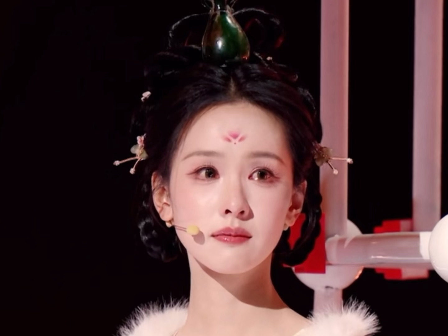 陈都灵面对3054号瓶落泪