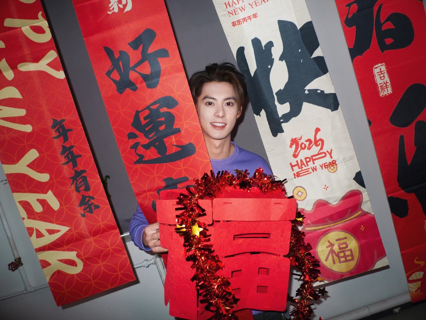 王鹤棣太空送小年祝福，预告大年初一见