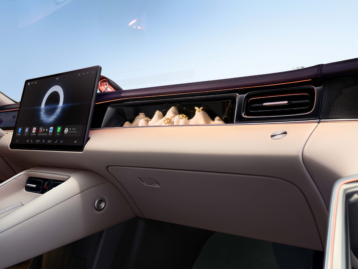 尚界Z7系列首搭灵感橱窗，用户可自定义座舱装饰