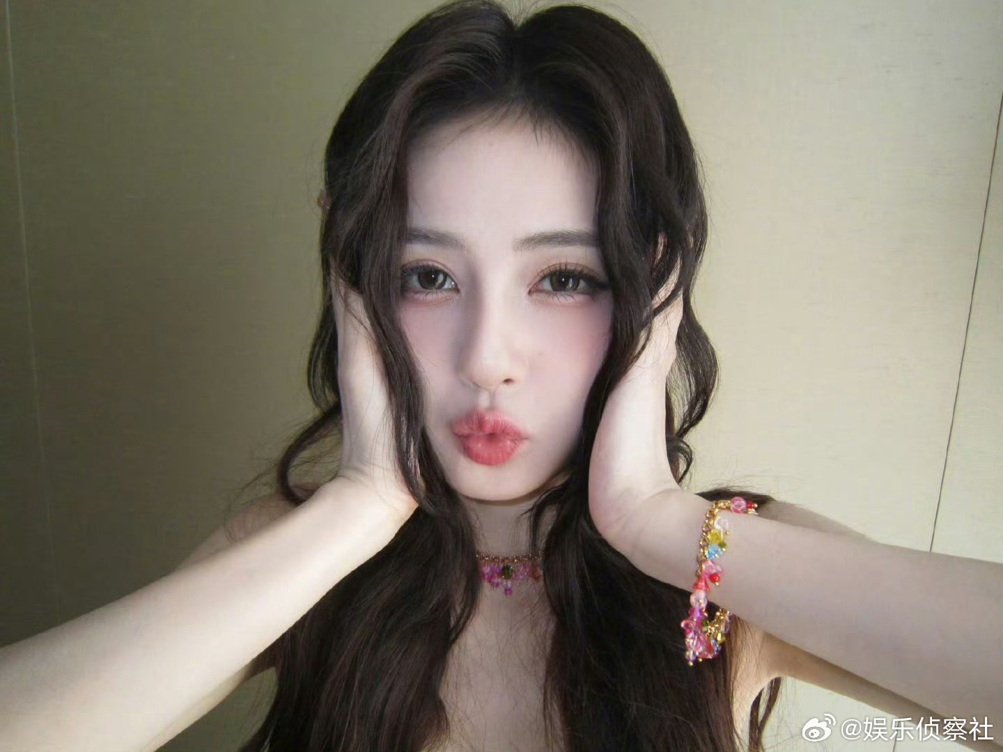 白鹿展现元气魅力