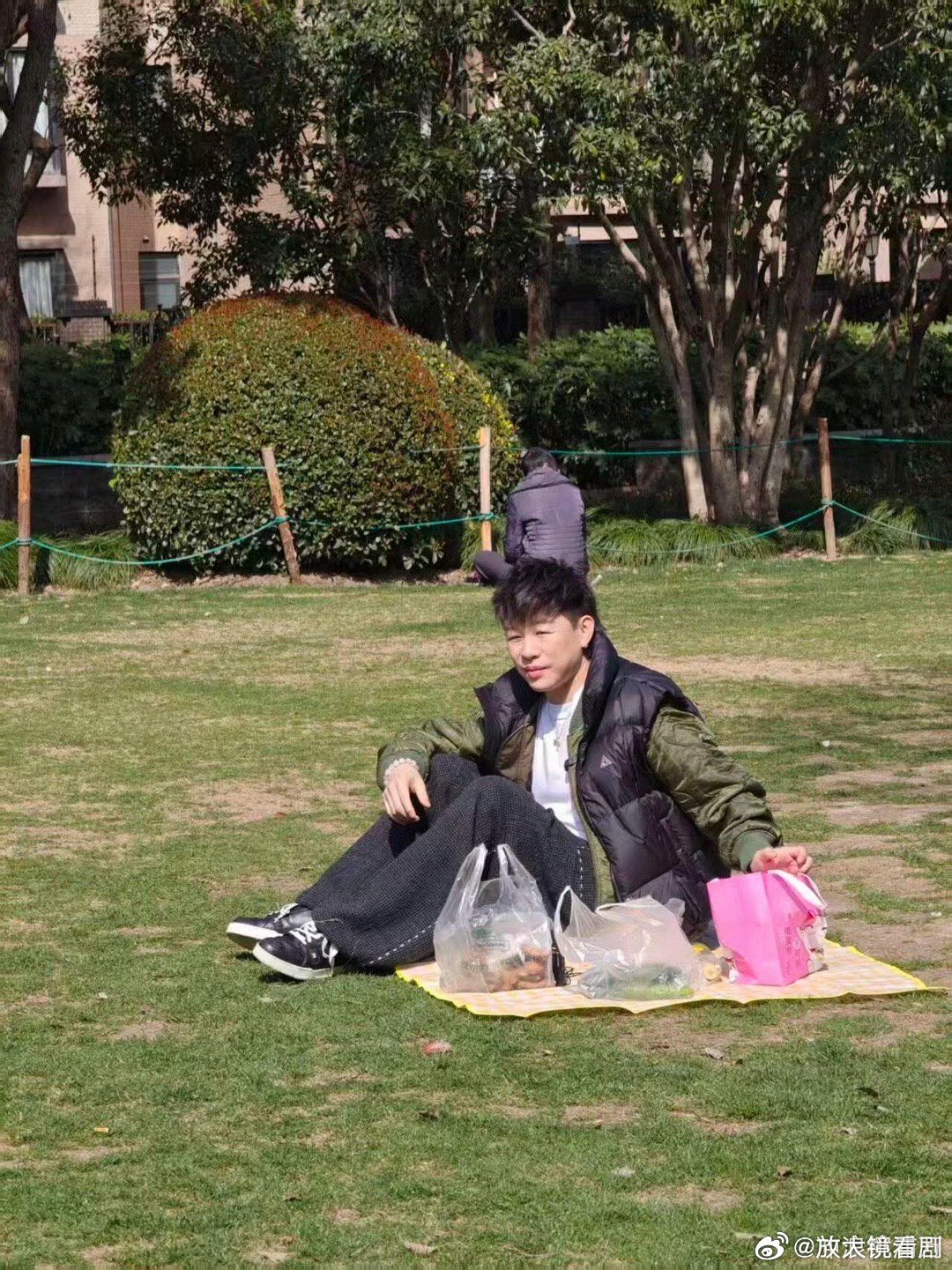 网友公园偶遇胡彦斌素颜出街