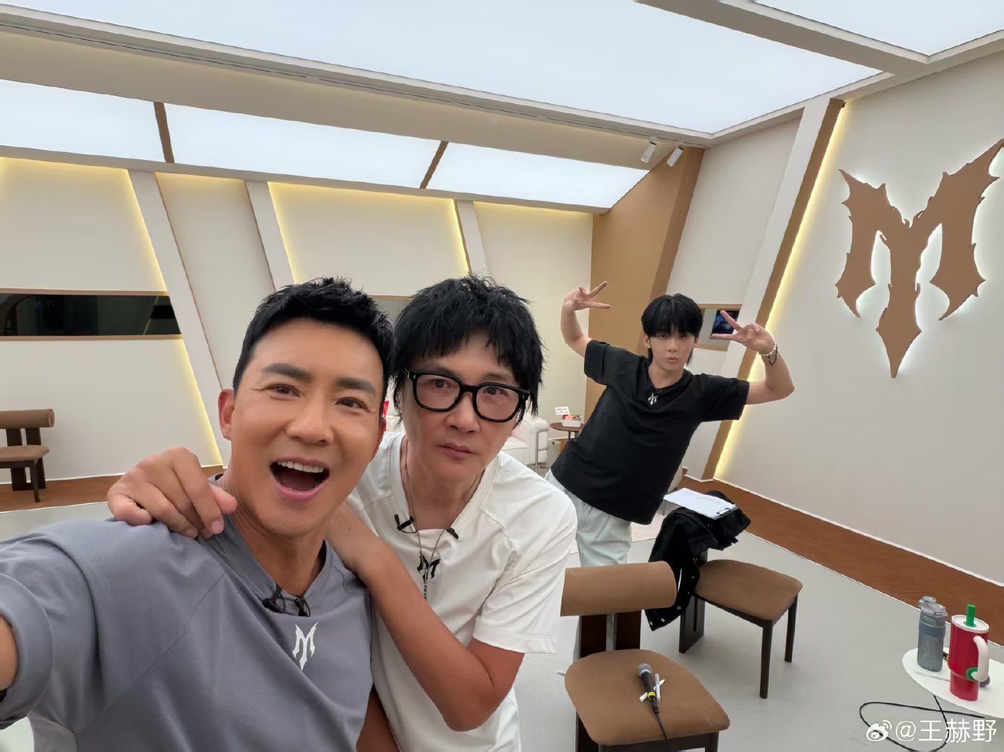 刘畊宏孙楠王赫野合照，一公分组合作爱很简单