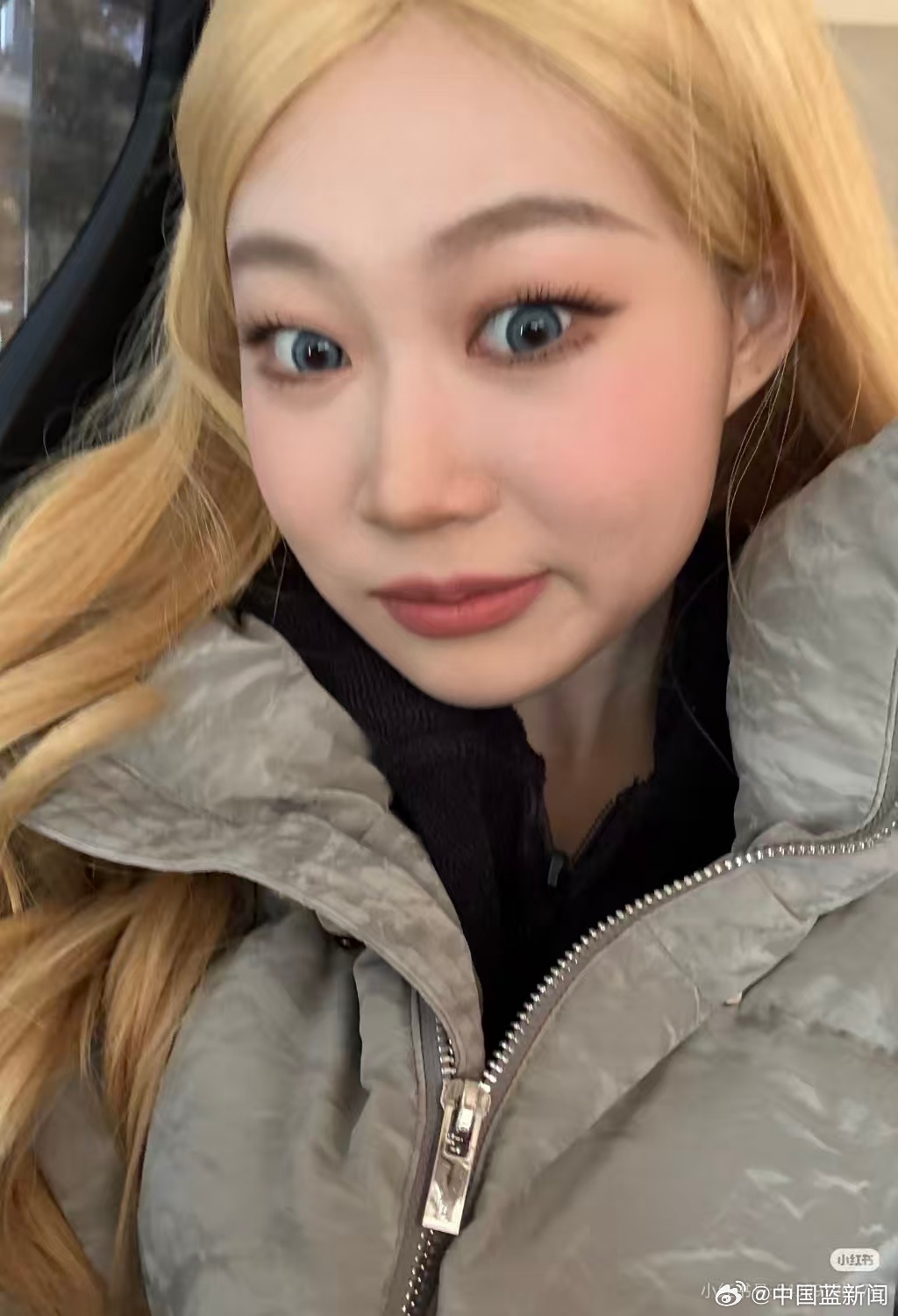 沈佳润首试金发蓝瞳造型晒照