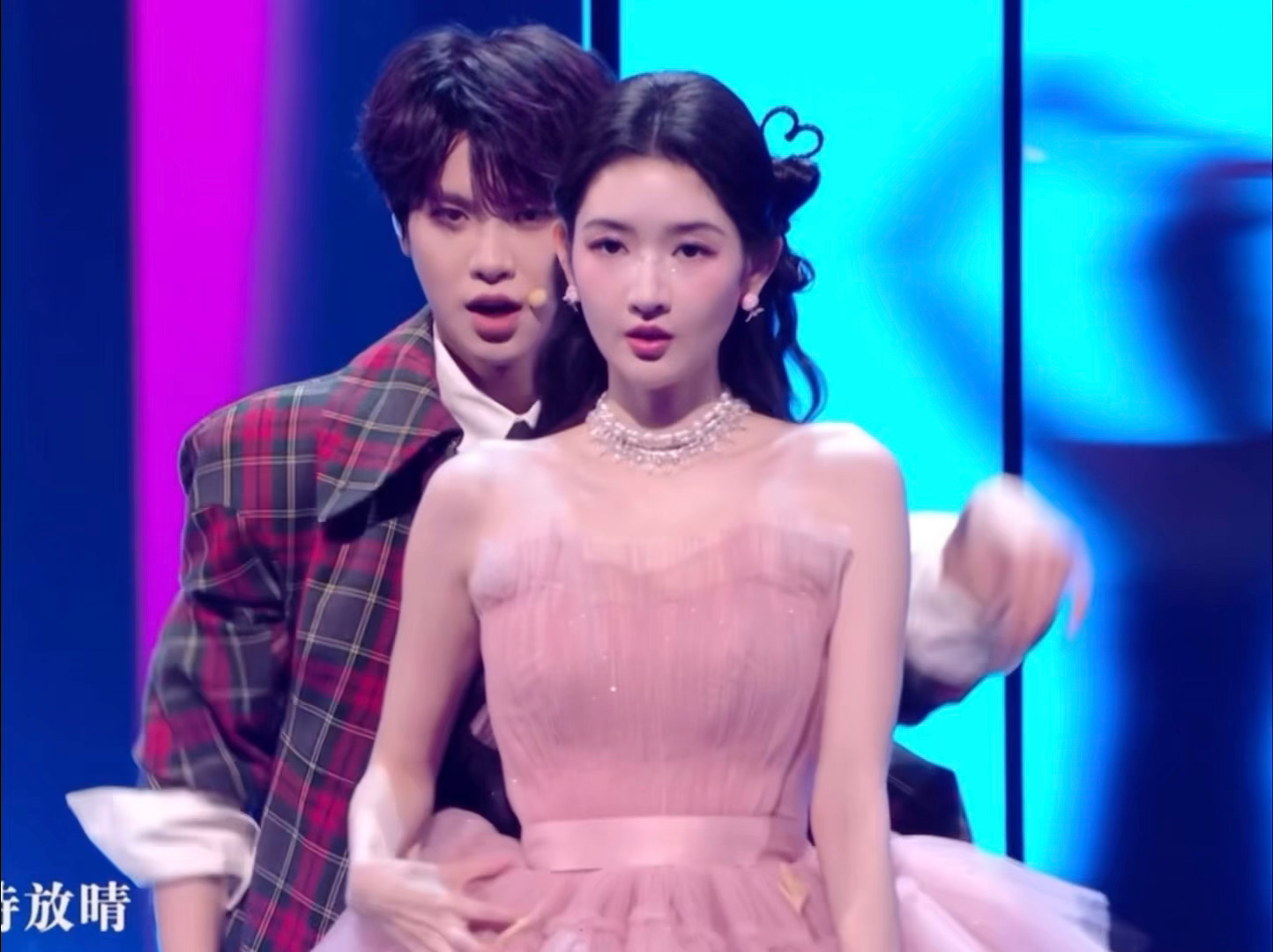 王玉雯黄明昊热舞引热议