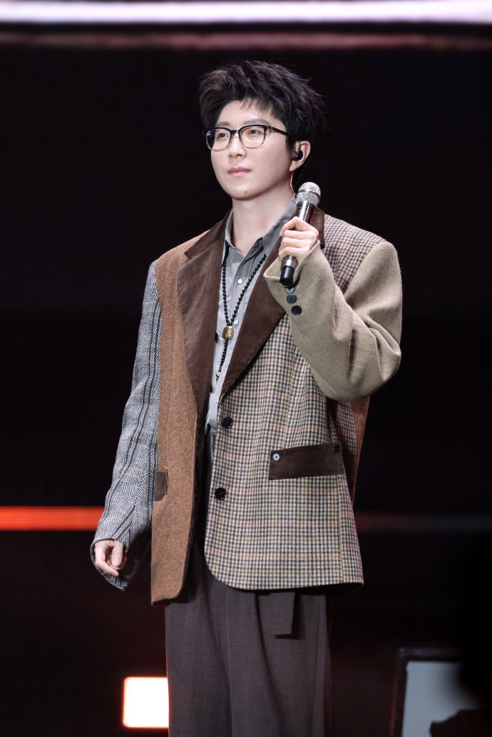 毛不易连续五年登江苏跨年，金曲引全场大合唱