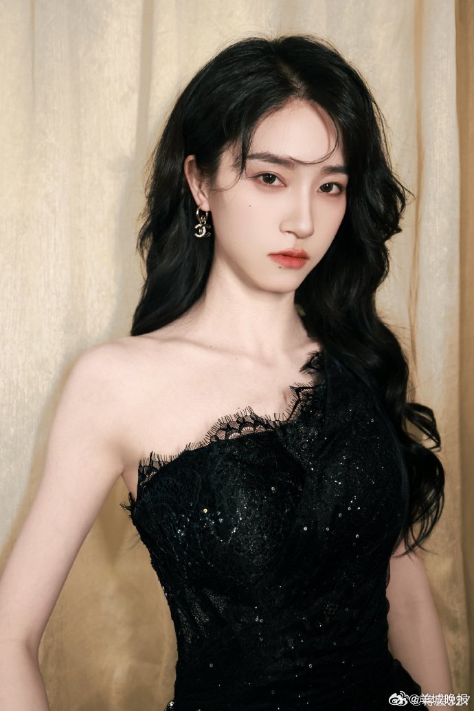 2025搜狐时尚盛典在京举办，百位明星亮相红毯