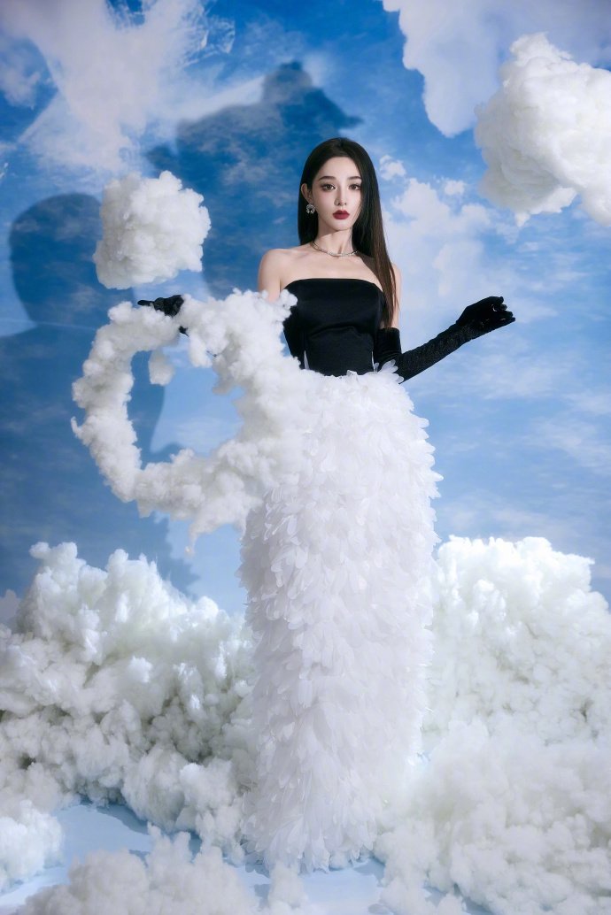 彭小苒天台大片气场全开惊艳全场