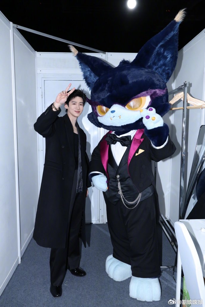 微博之夜众星云集，白敬亭白鹿陈伟霆等同框