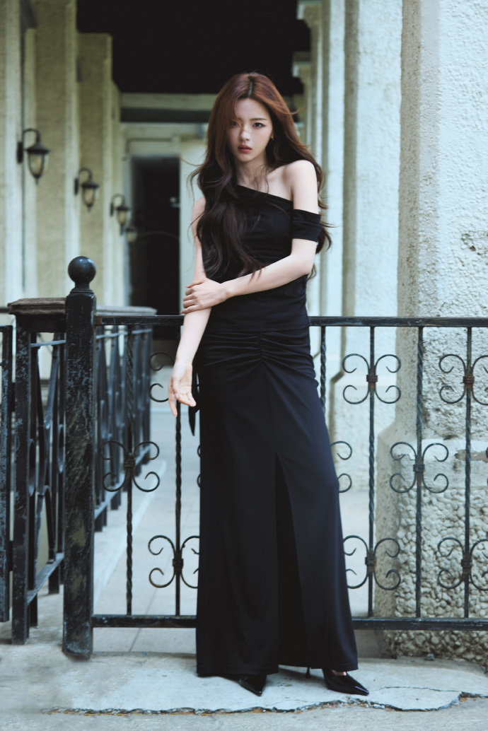 杨超越动作越大越出片，特写镜头展现魅力