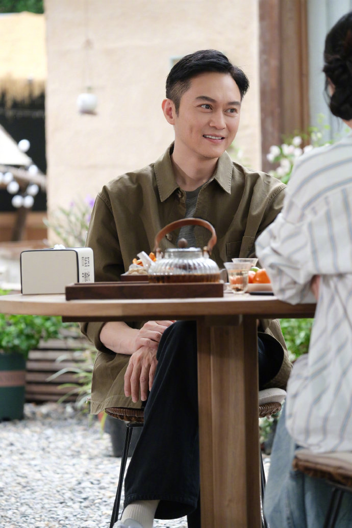 张智霖称叶童为顶级演员，63岁仍能无缝切换角色