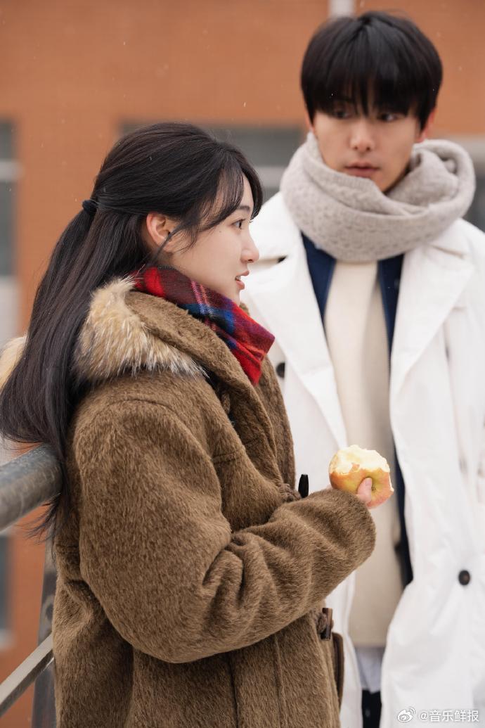 马天宇曾宥臻双人大片曝光，封面合作氛围感拉满