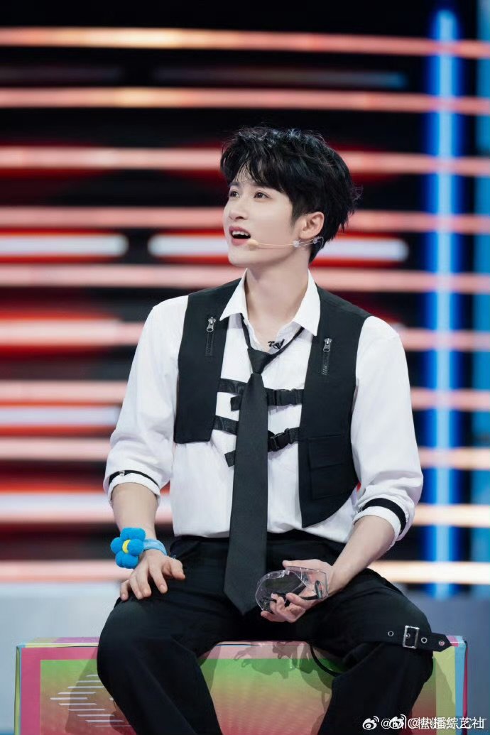 檀健次玩还珠格格环节全程懵圈，怀疑自己是卧底