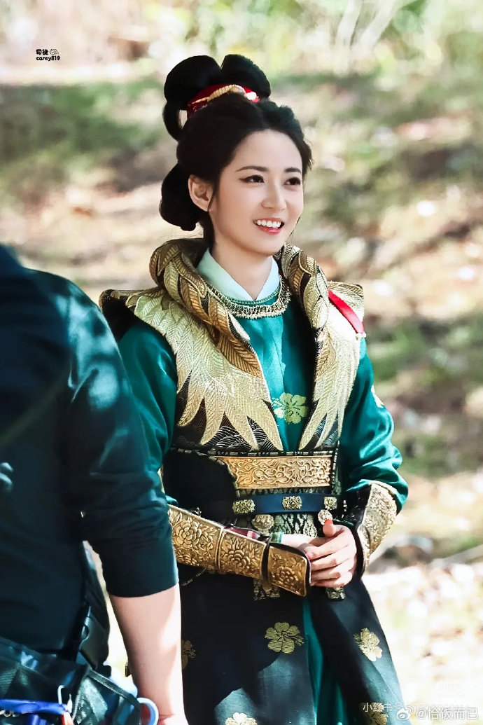 陈钰琪新剧妆造被指似葫芦娃，网友质疑于正审美