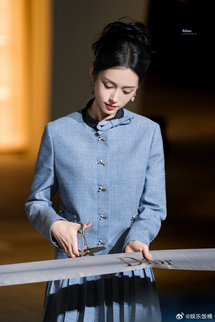 周也刘雨昕景甜同框生图曝光，骨相优越引赞叹