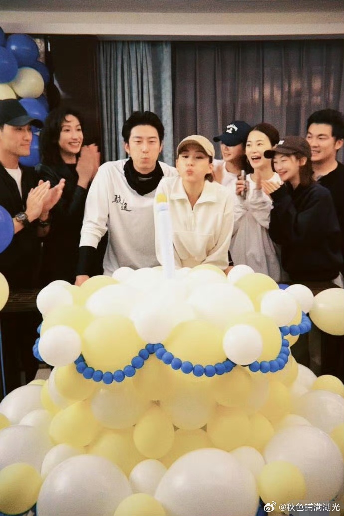 窦骁何超莲合体庆生甜蜜互动