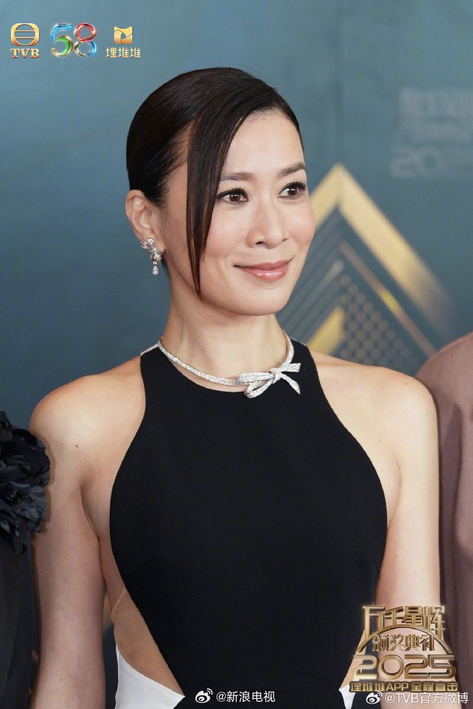 佘诗曼黄宗泽等群星亮相2025TVB颁奖礼红毯