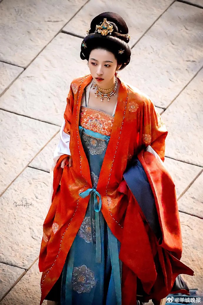 周雨彤彭小苒刘诗诗等明星古装红衣造型盘点