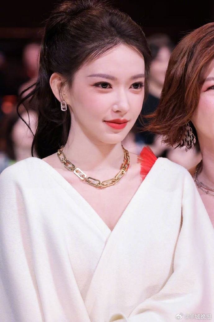 微博之夜怼脸拍合集上线，程潇肖战等明星出镜