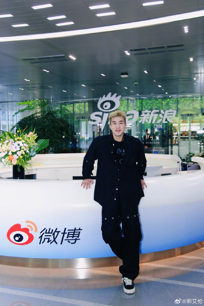 球迷为郭艾伦手术送祝福，定制明信片传递温暖