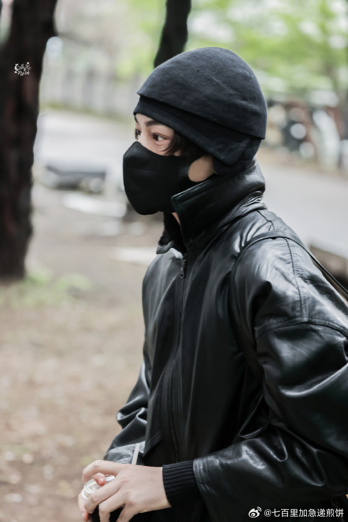 丁禹兮司宫令上班造型酷似杀手