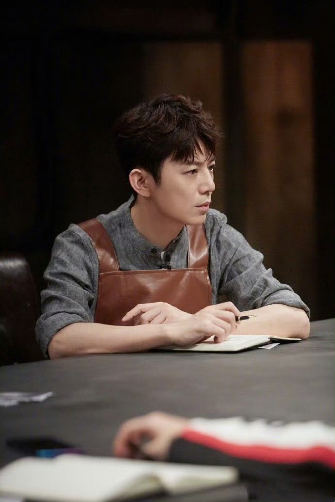 何炅承诺再录十年大侦探，温暖表态引共鸣