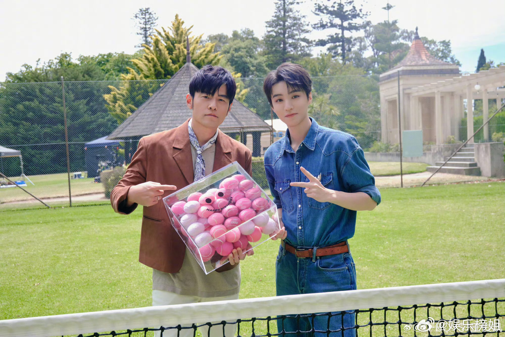 王俊凯周杰伦新年合照引关注