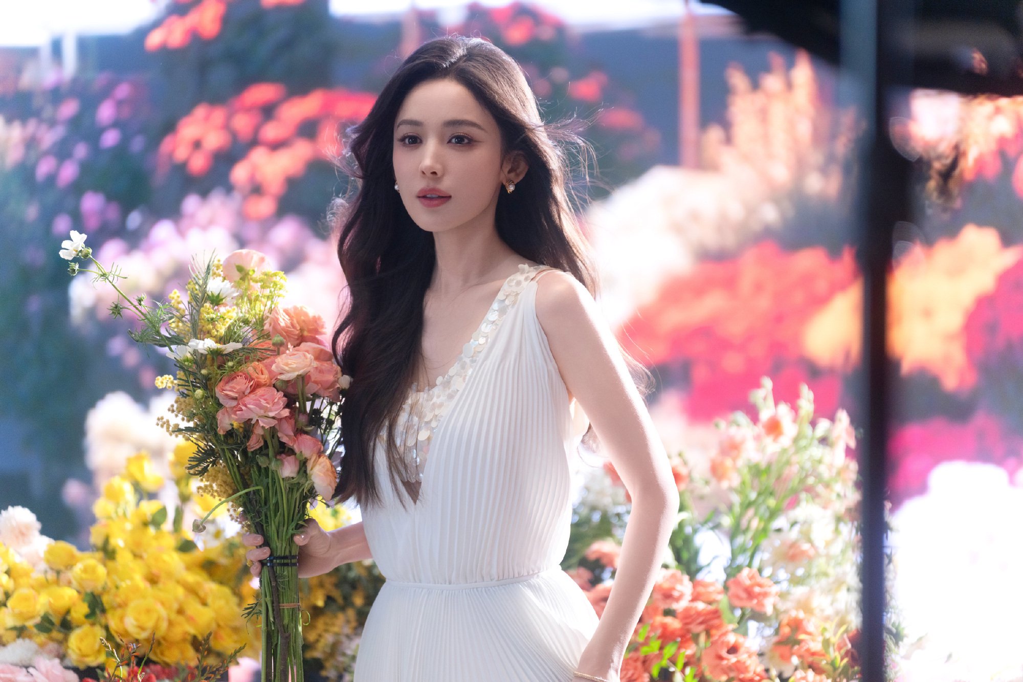 娜扎花市写真释出，春日氛围感拉满