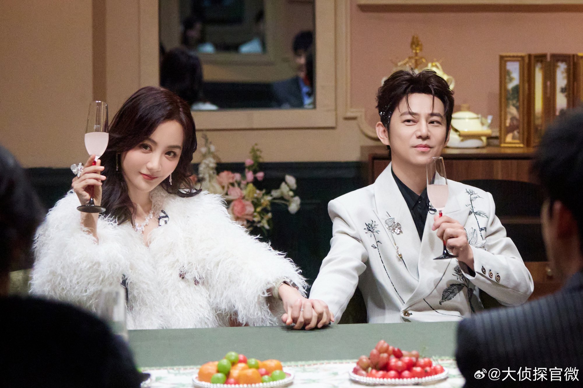 何炅杨蓉十指相扣出演大侦探恋综悬疑篇