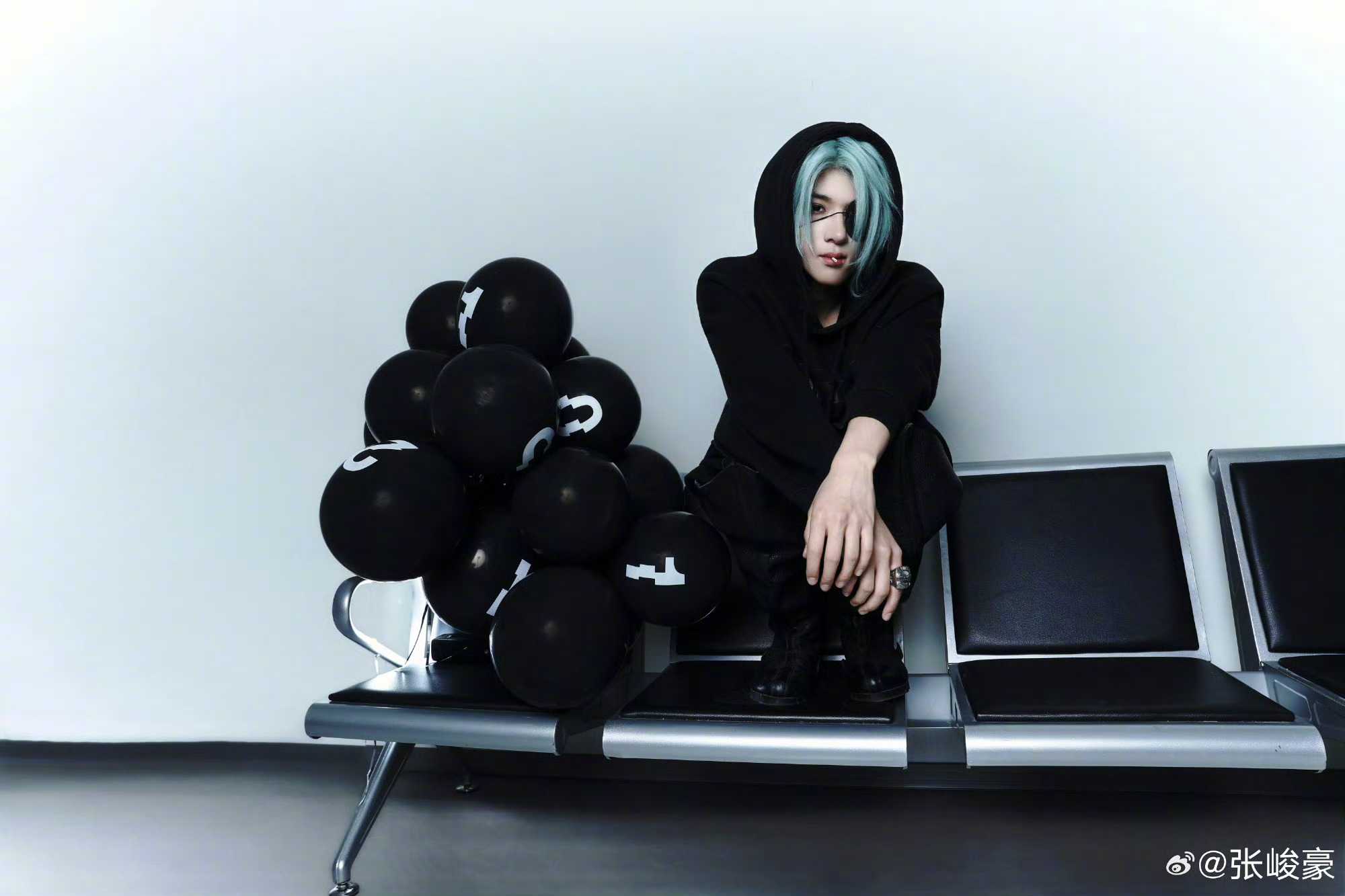 张峻豪薄荷绿发色演绎新EP2010概念大片