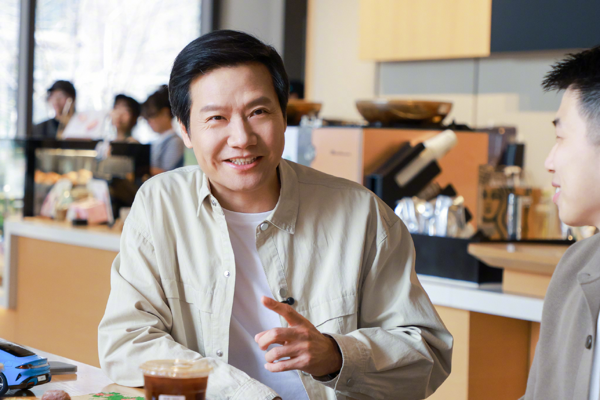 雷军与SU7车主深度交流，BBA换购占比高，首周交付破4000辆