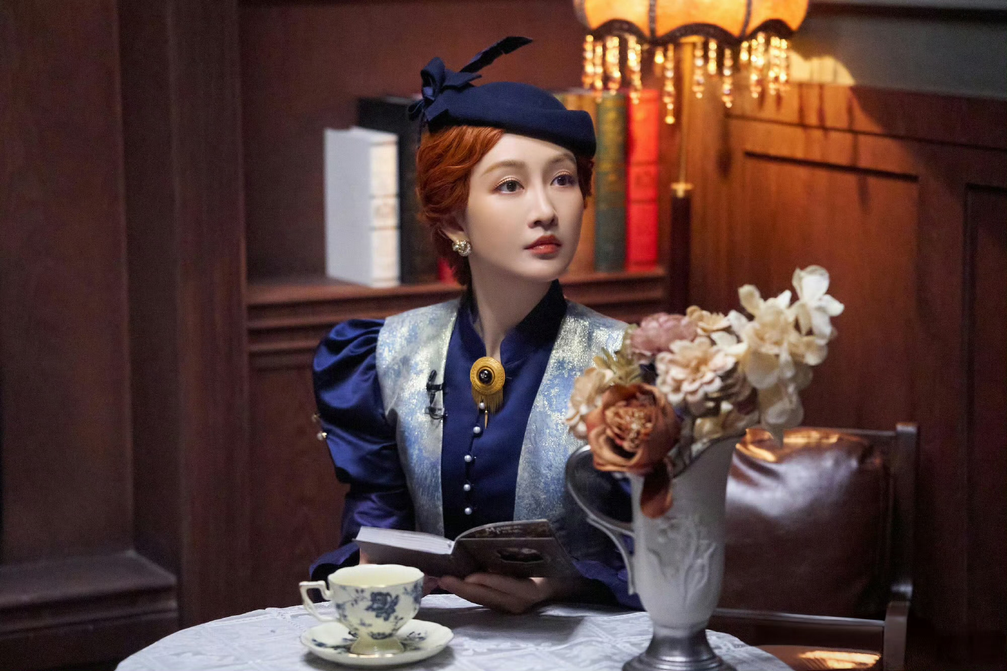 王鸥演绎19世纪油画妆尽显华贵