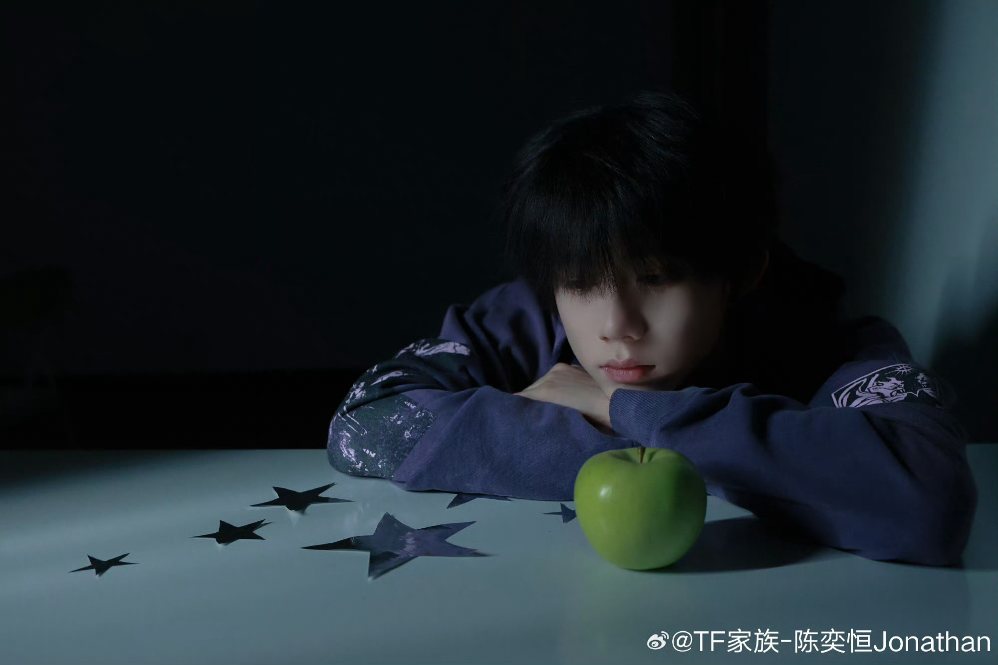 网友香港偶遇陈奕恒，祝其玩得开心