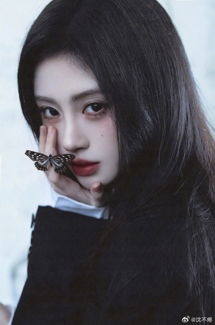 鞠婧祎暗黑造型引期待，网友盼其出演恶女角色