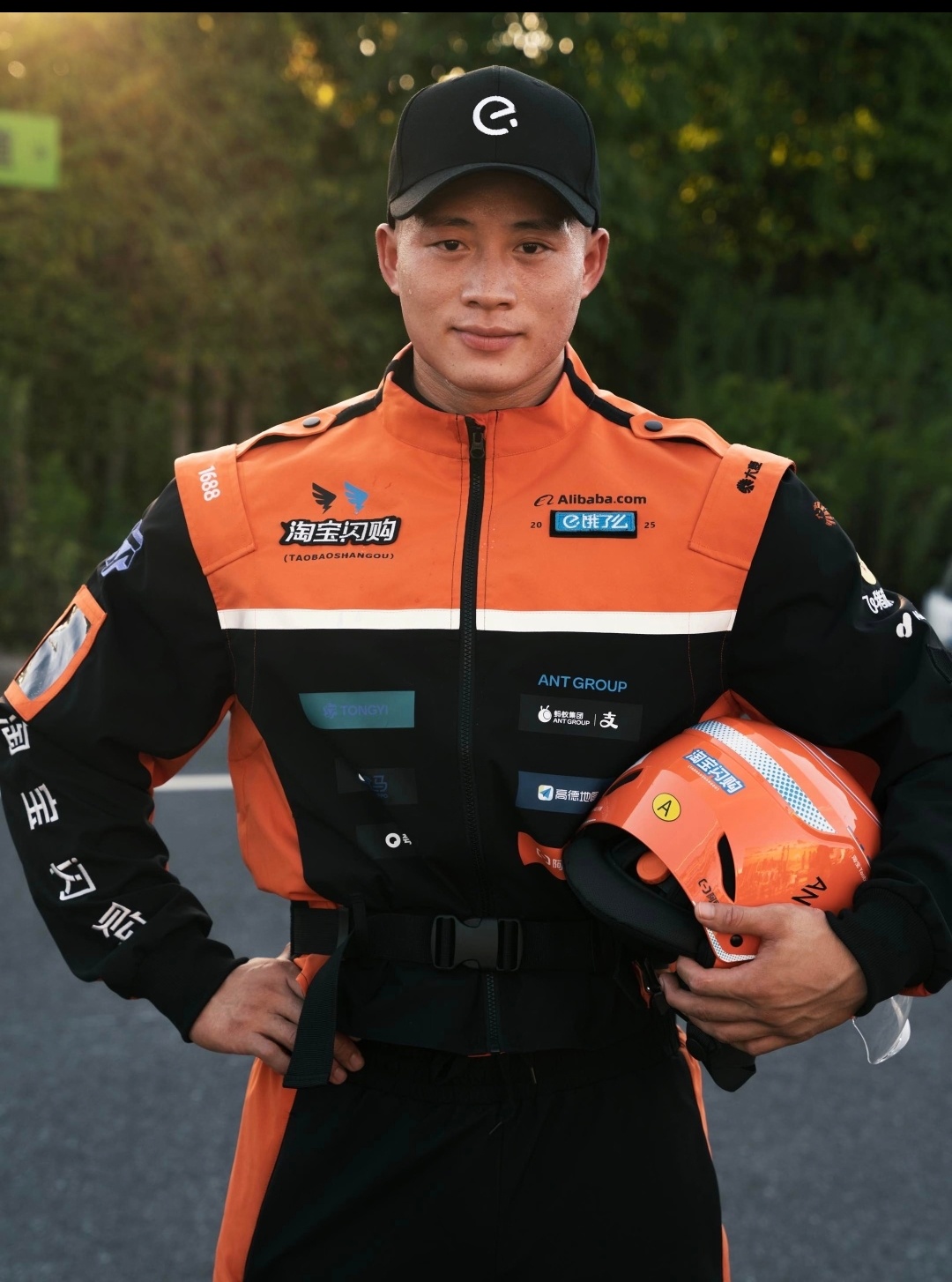 饿了么发布新工服设计引热议