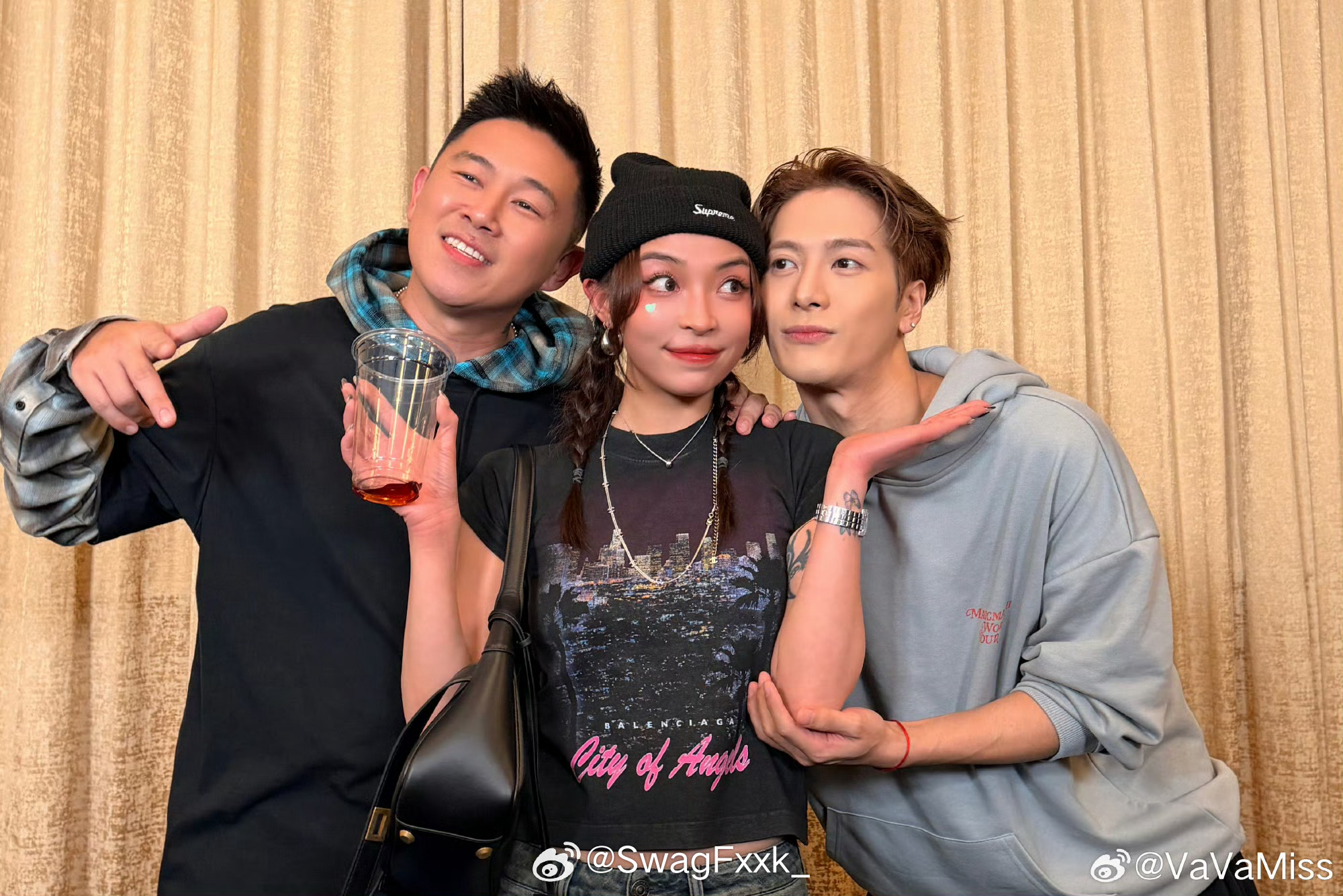 VaVa晒与王嘉尔欧阳靖林书豪合影