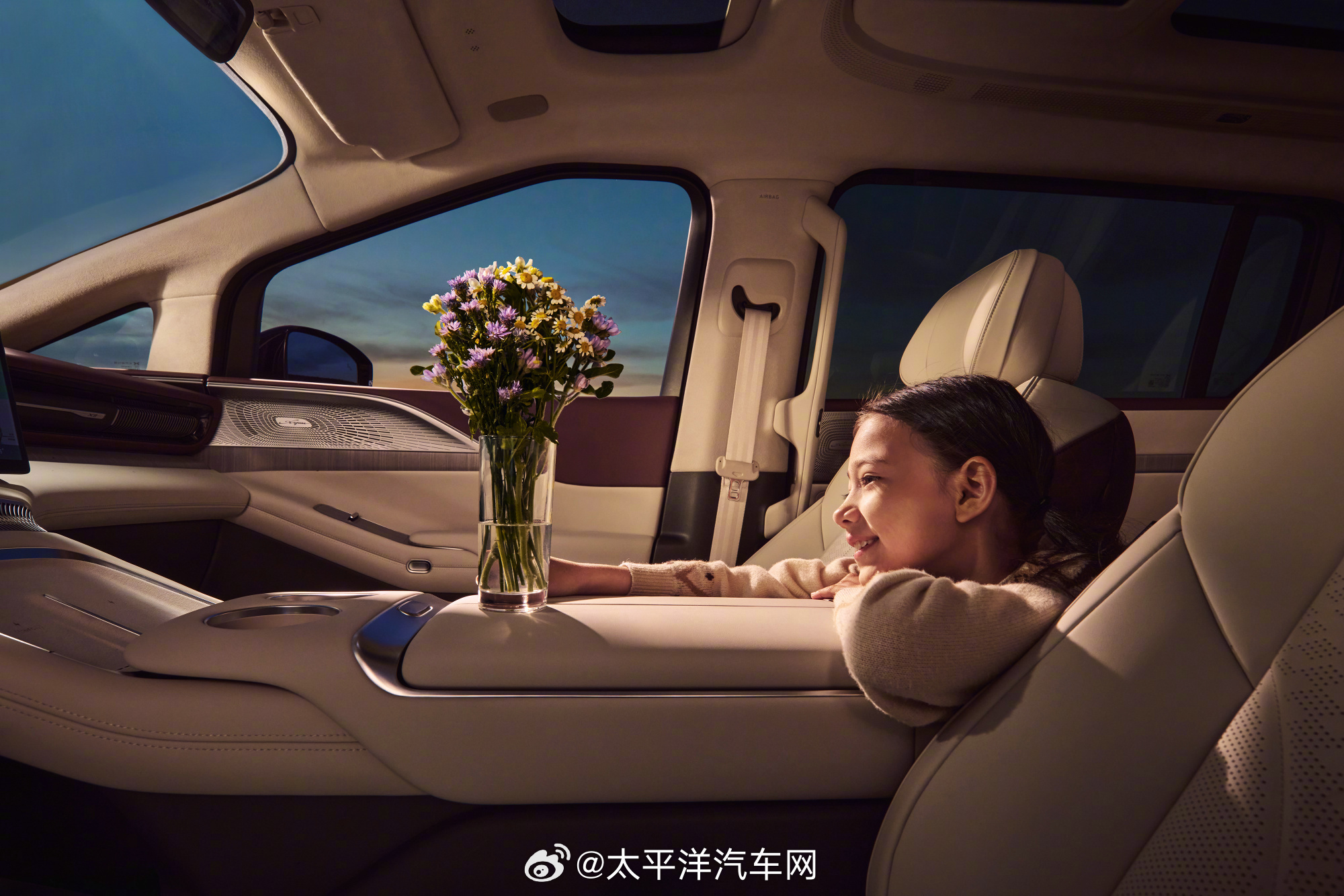 何小鹏发布X9增程版内饰官图，轴距3160mm续航1600km