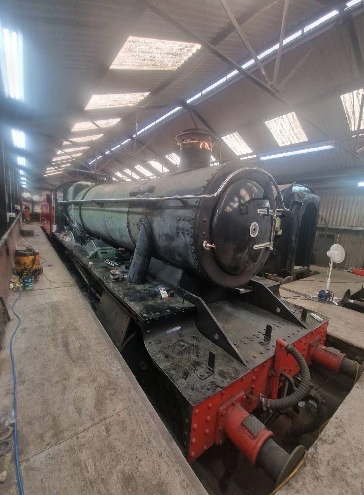 霍格沃茨特快列车改涂深红色，魔法之旅焕新启动