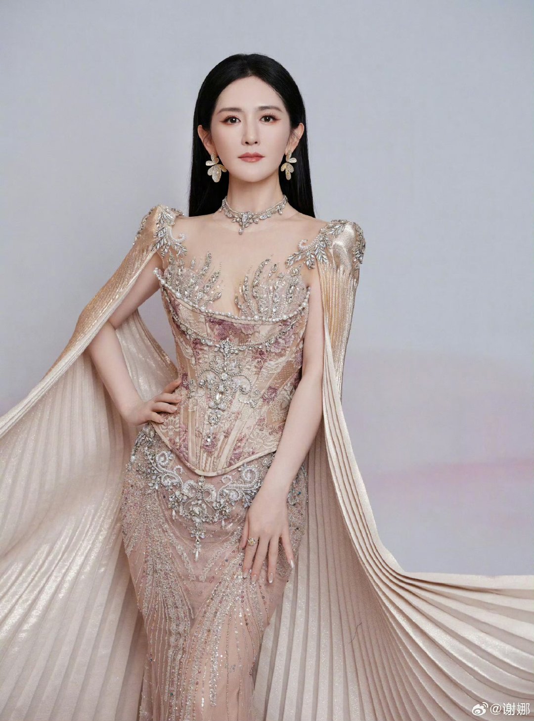 谢娜微博之夜主持vlog上线，直播互动引期待