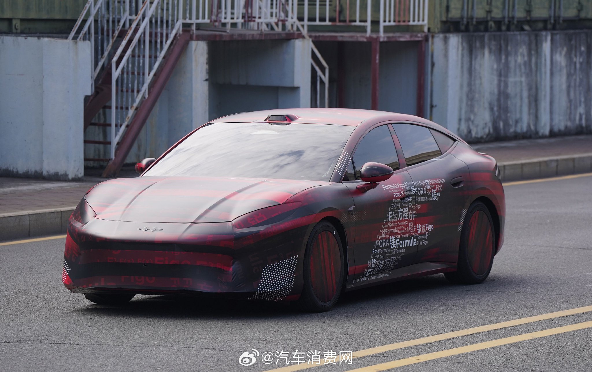 方程豹首款轿车谍照曝光，命名候选方程、镁等引猜测