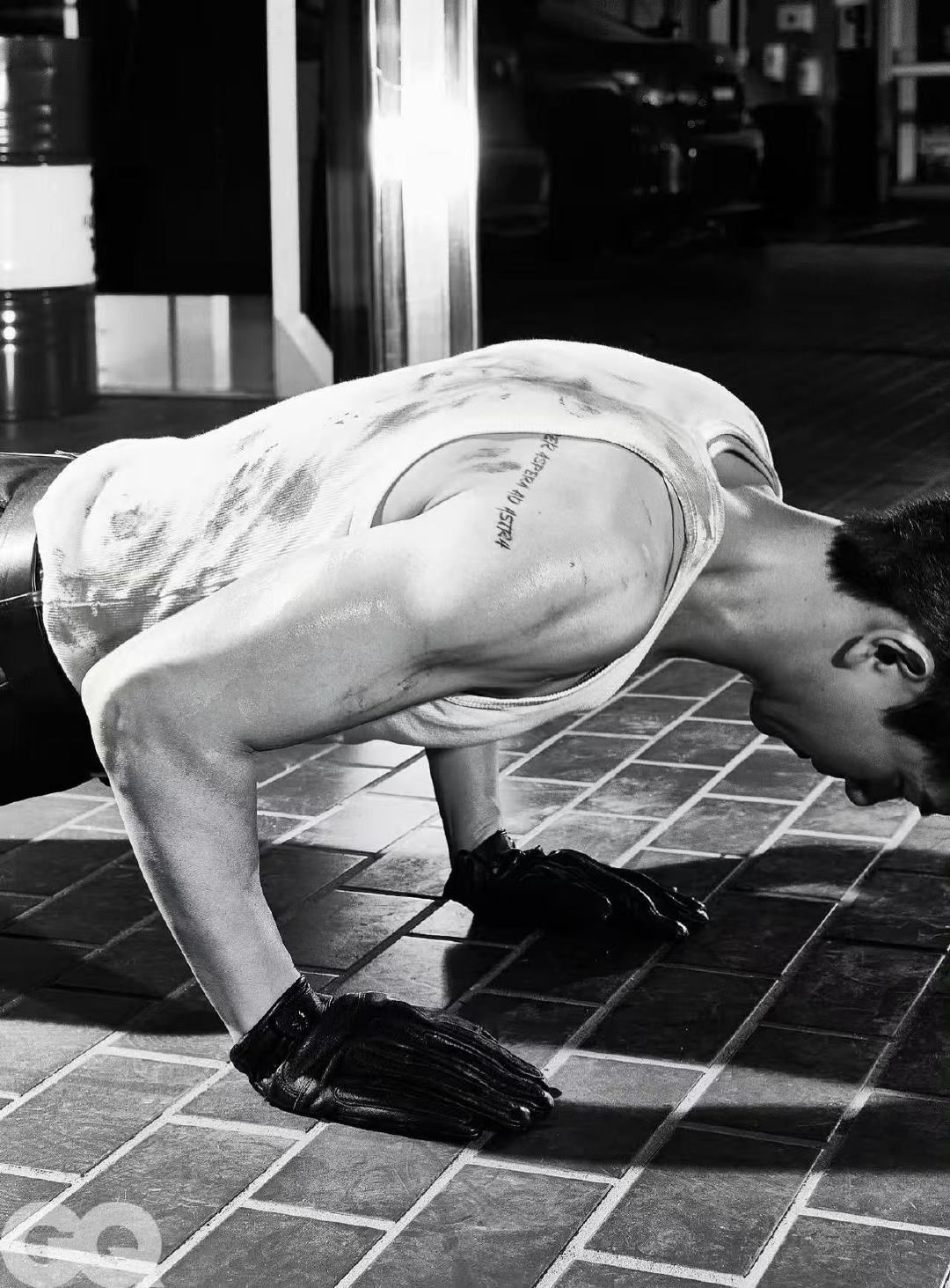 李现发布未来感大片演绎速度与激情