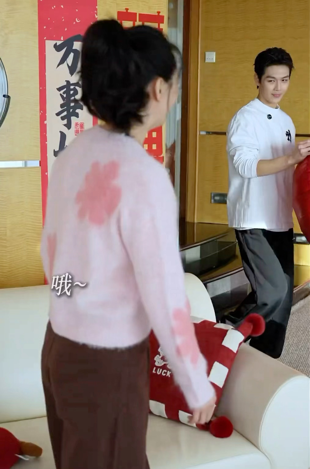 王艳19岁儿子近照曝光，阳光帅气星味足