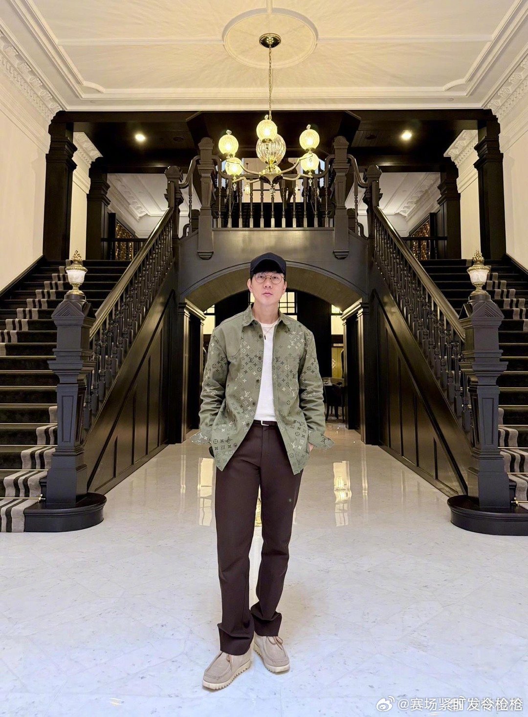 F1新加坡站与路易威登合作，周冠宇等车手共庆中秋