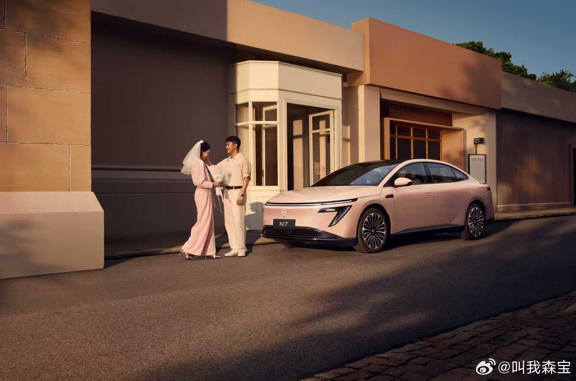 东风日产N7单月交付销量双破万，车主挑战蒙眼泊车