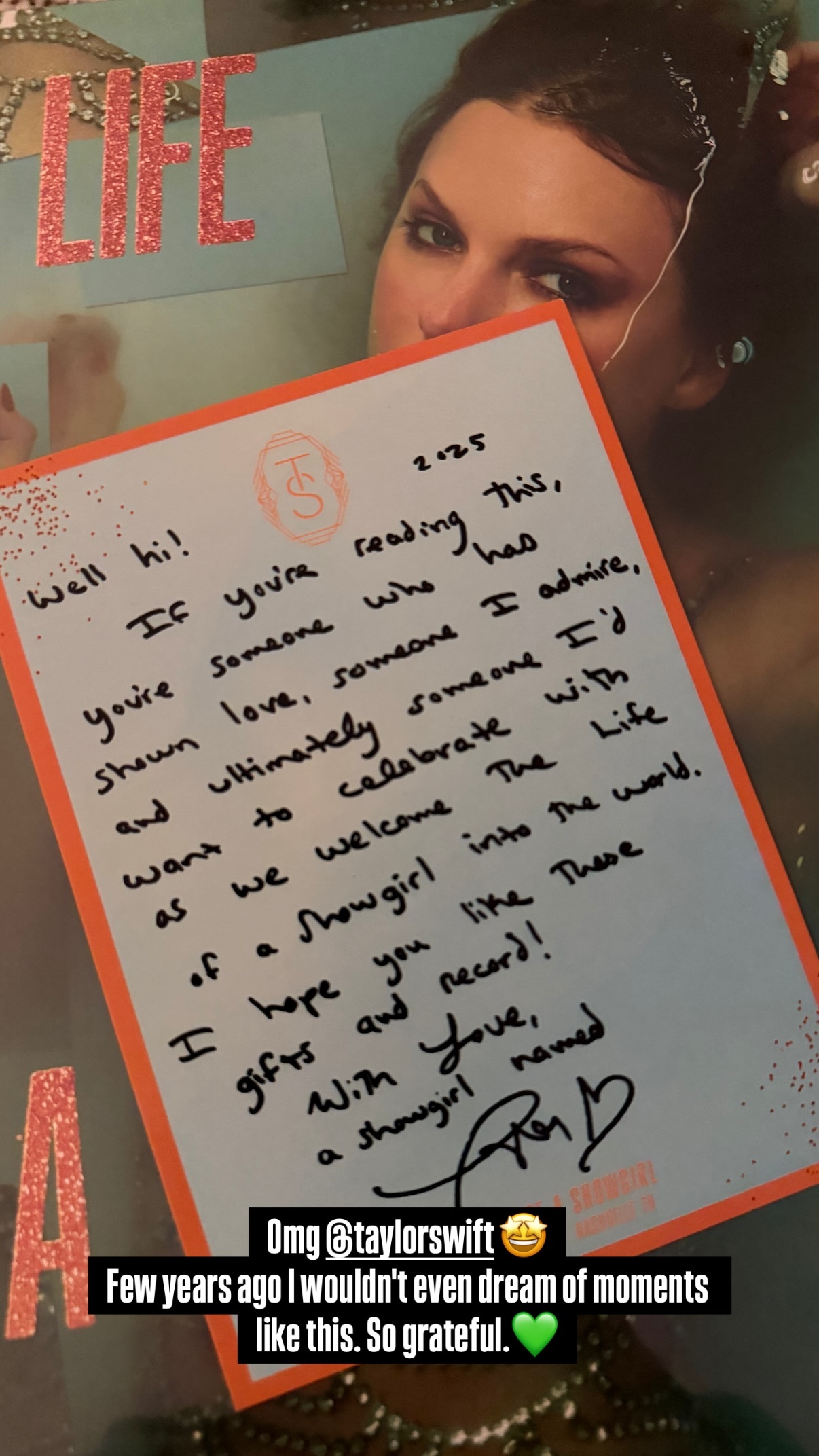 斯瓦泰克晒霉霉所赠礼物及手写信