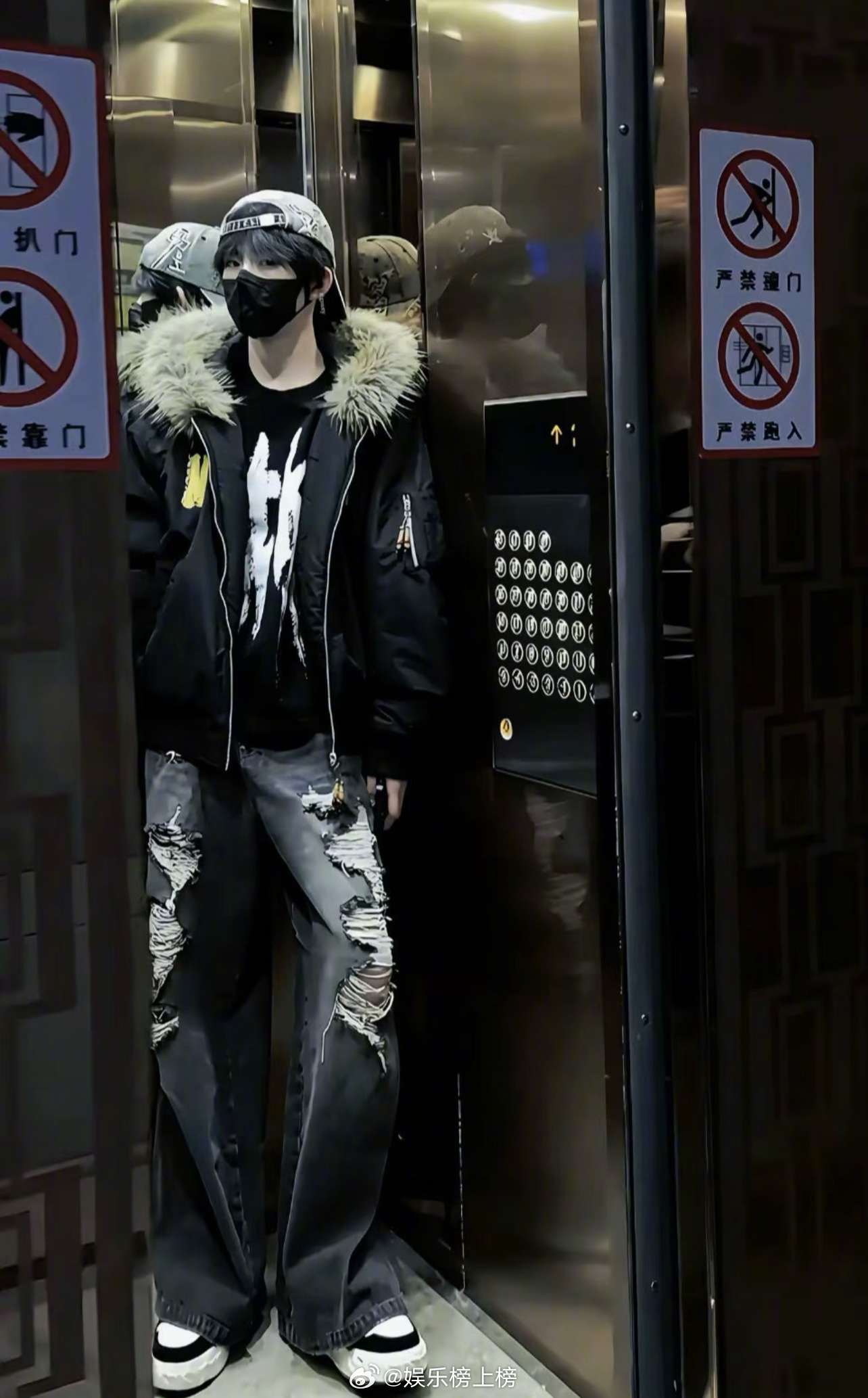 陈奕恒亮相展现潮男魅力