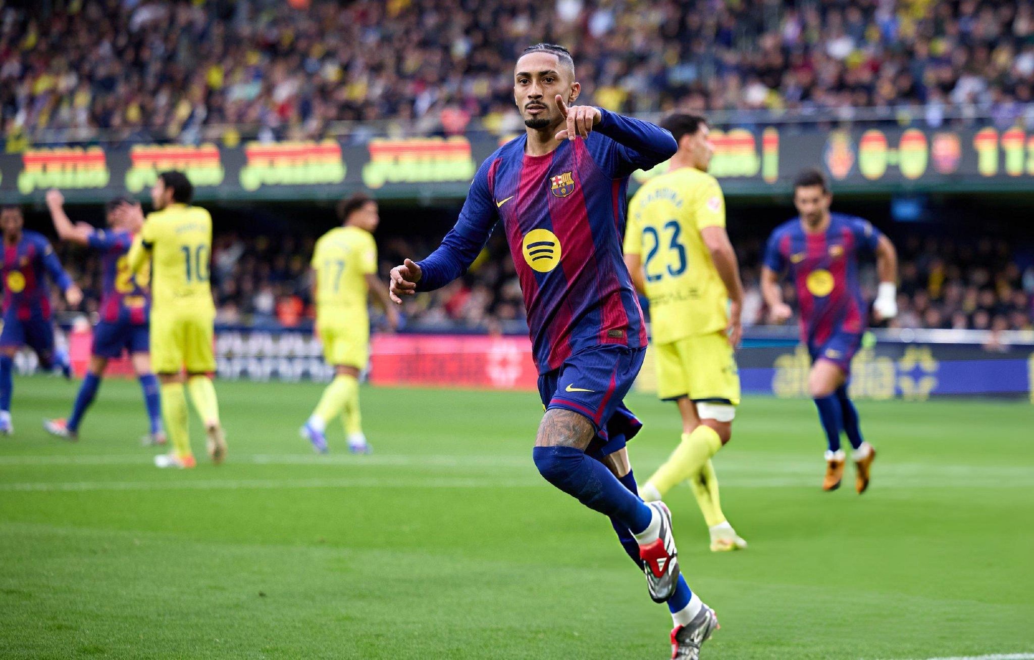 半场0-1落后巴萨，比利亚雷亚尔如何在下半场实现逆转？