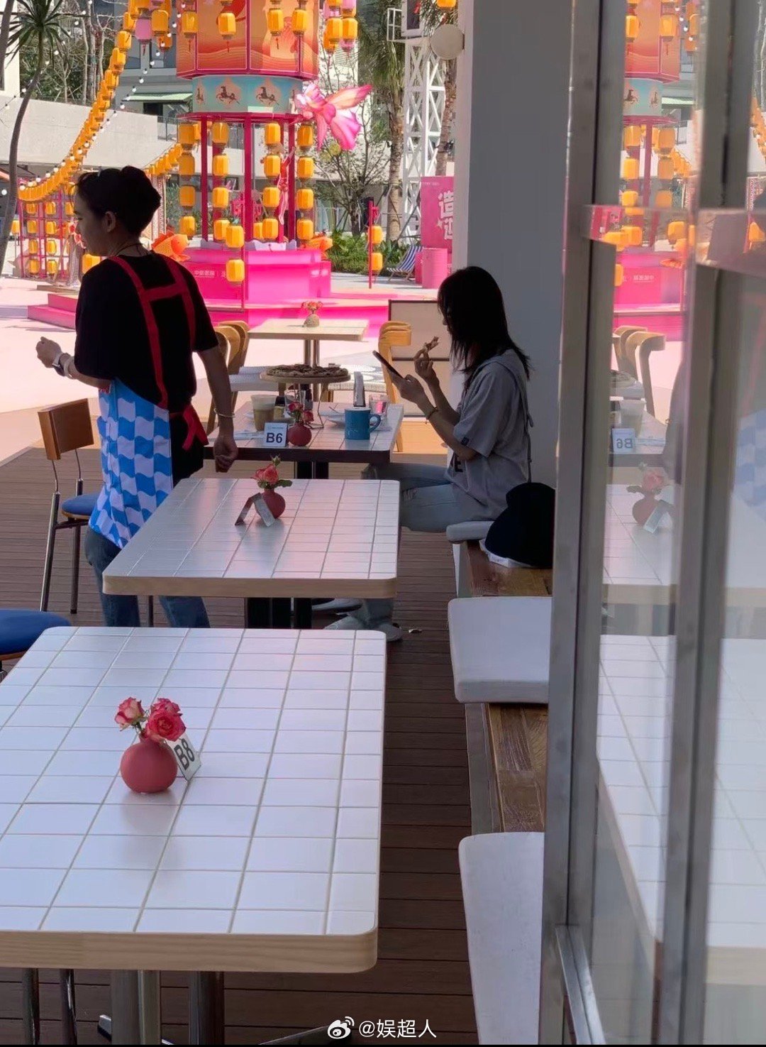 网友万宁偶遇吴谨言洪尧海南度假