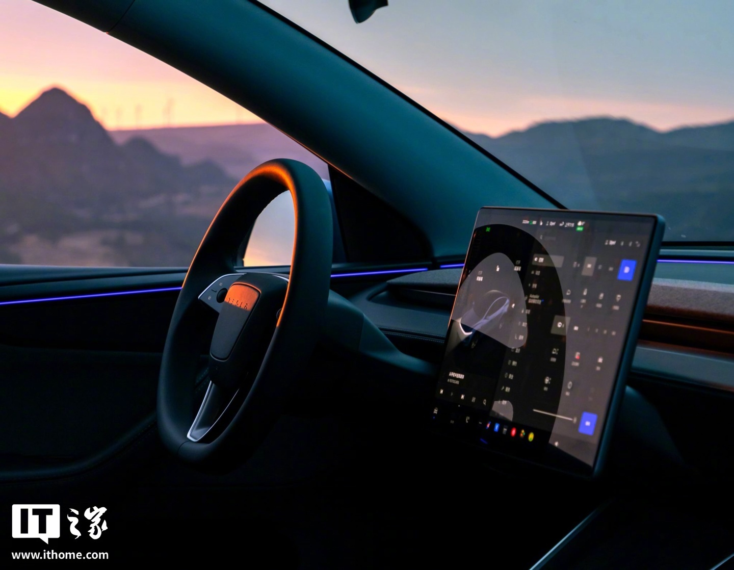 马斯克宣布特斯拉将推出无人自动泊车功能Banish